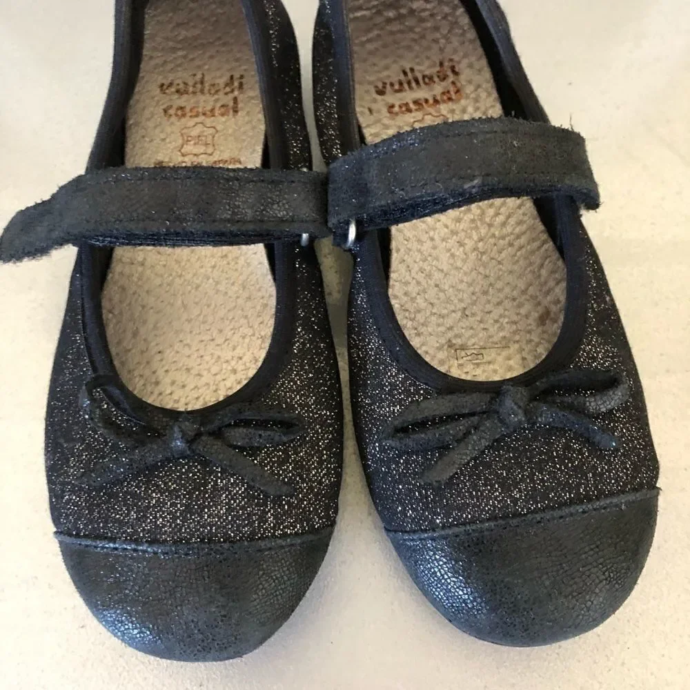 Girls’ Glitter Mary Janes (EUC)‎